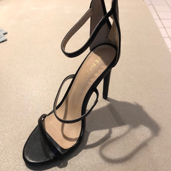 Black sandals size 7 1/2 - Picture 3 of 3